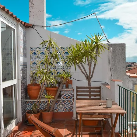 Guest house Olympo Shared Flat With Amazing River View Lisbon