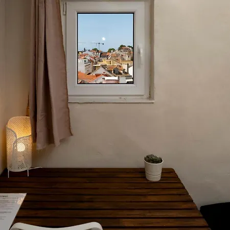 Olympo Shared Flat With Amazing River View Гостевой дом Лиссабон