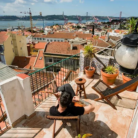 Olympo Shared Flat With Amazing River View Лиссабон