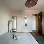 Konukevi Olympo Shared Flat With Amazing River View Lisboa
